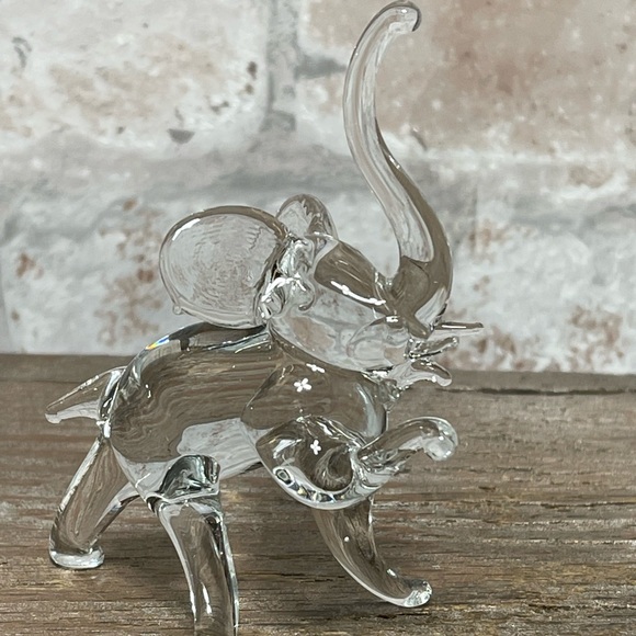 Glass Elephant Figurine Vintage Clear Glass Made In Taiwan 1970s Piece Detailed - Picture 1 of 8